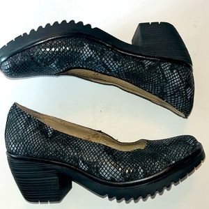 Fly London leather snake grain black/gray shoes 7-7.5/38